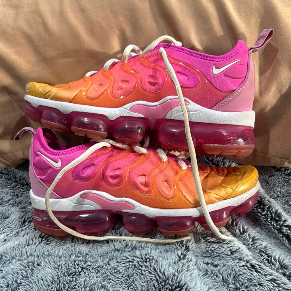Nike womans vapormax plus Gradient Pink and Orange Sneakers worn but clean